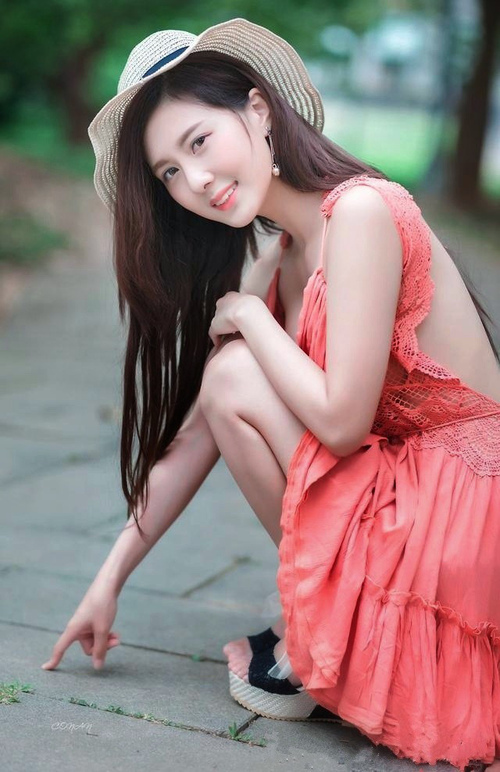 爱游戏app-“逆境奋战：车手征服极端环境的壮丽史诗”