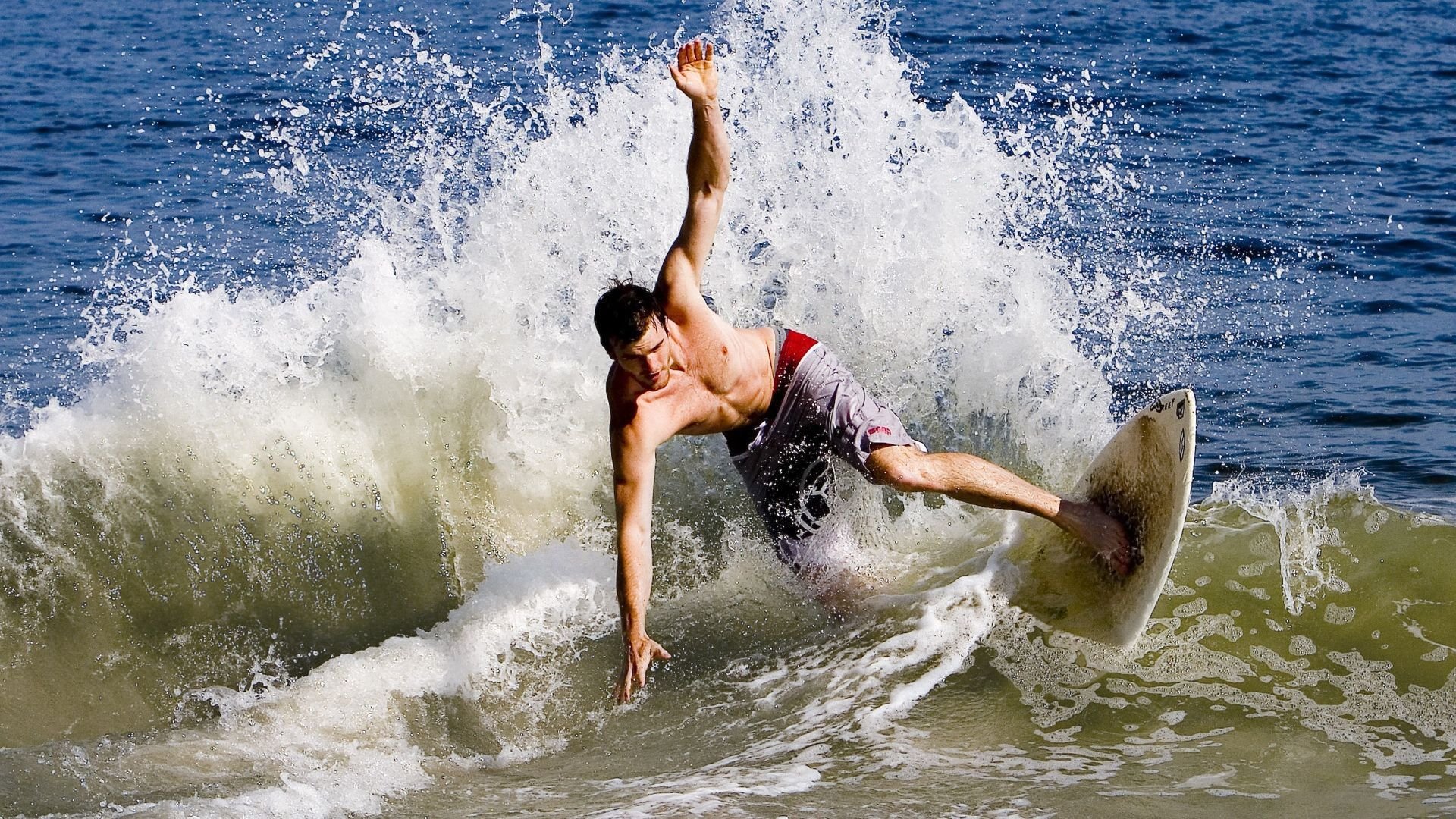 爱游戏综合娱乐-博卡防守重心偏低，反击效率不足，博卡的主场在哪